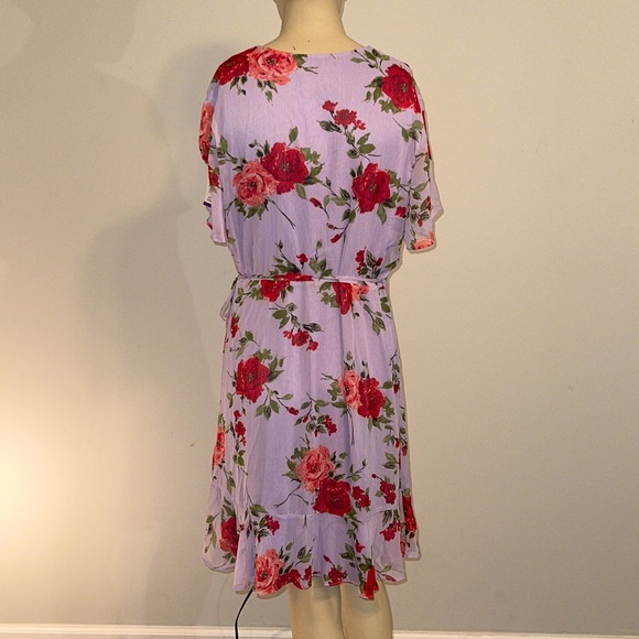 NWT All In Favor Women’s Lilac Red Floral Dress Size XL - Picture 5 of 8